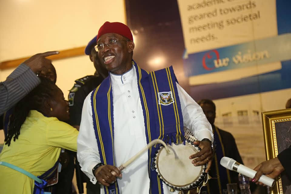 Okowa Performs